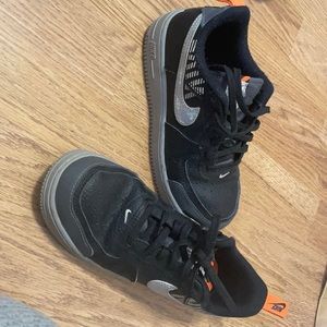 Boys like you Nike singers sz 2 y